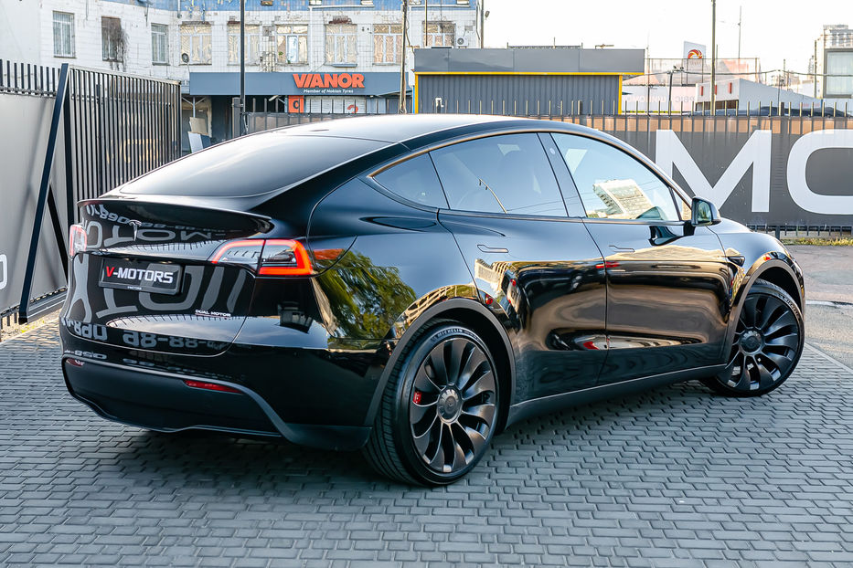 Продам Tesla Model Y Performance 2022 года в Киеве