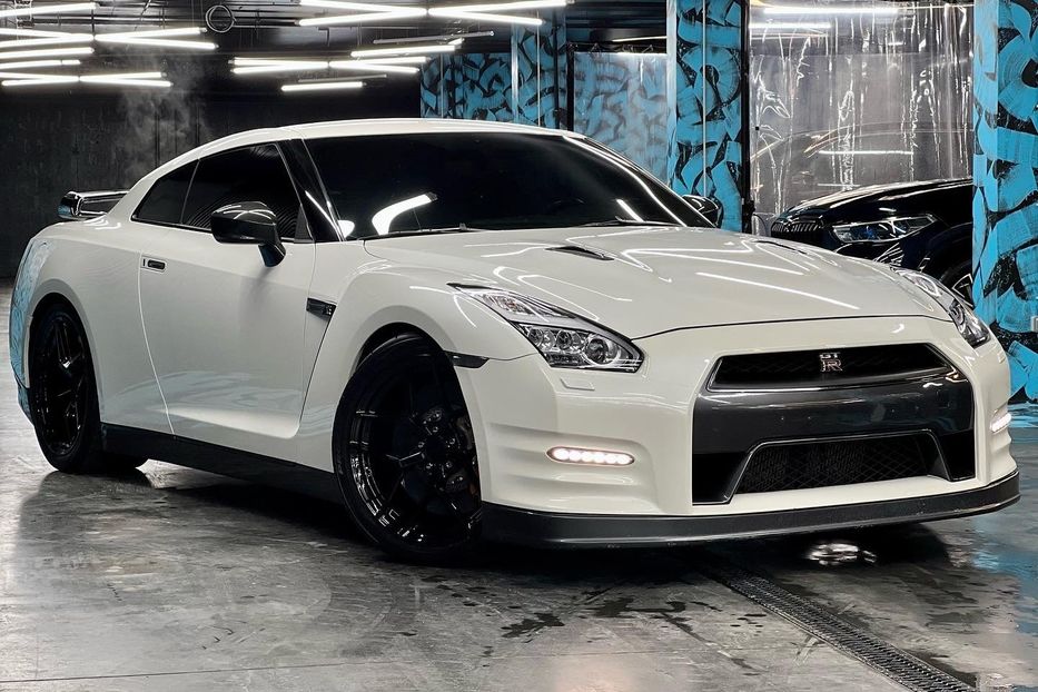 Продам Nissan GT-R 2013 года в Киеве