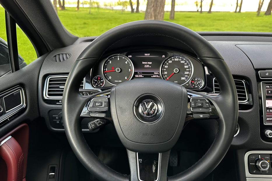 Продам Volkswagen Touareg R Line 2018 года в Киеве