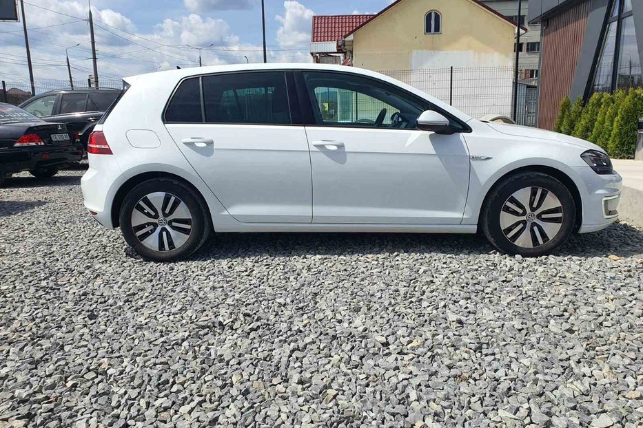 Продам Volkswagen e-Golf 2015 года в Черновцах