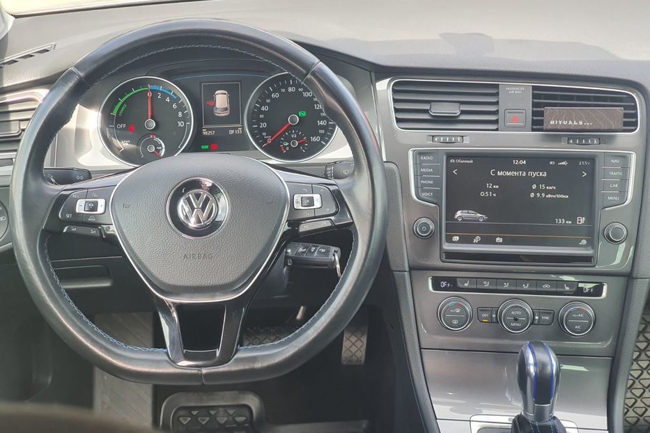 Продам Volkswagen e-Golf 2015 года в Черновцах