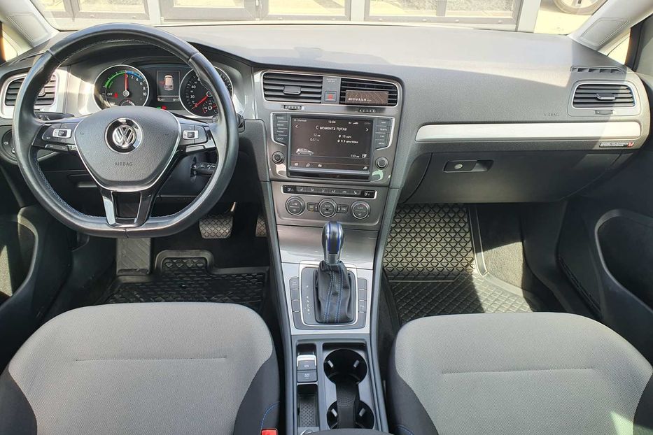 Продам Volkswagen e-Golf 2015 года в Черновцах