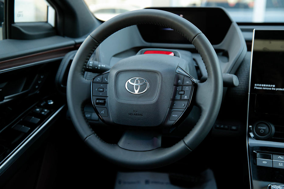 Продам Toyota Rav 4 bZ4X 2022 года в Черновцах