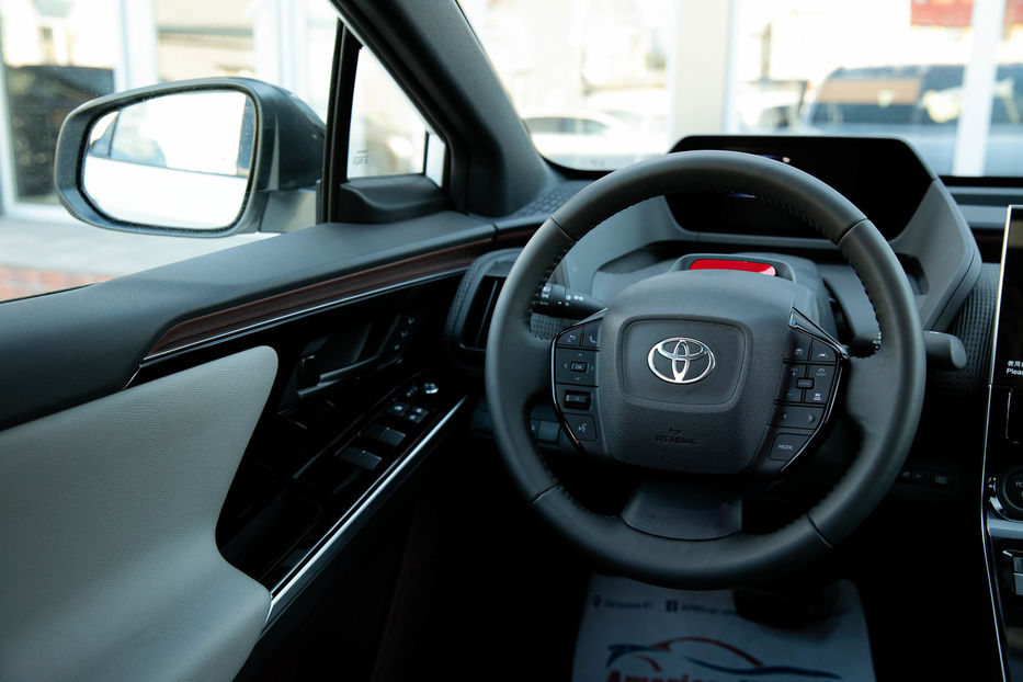 Продам Toyota Rav 4 bZ4X 2022 года в Черновцах
