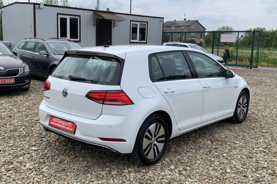 Продам Volkswagen e-Golf 35.8 kWh 100 кВт 136 к.с. 2017 года в Львове