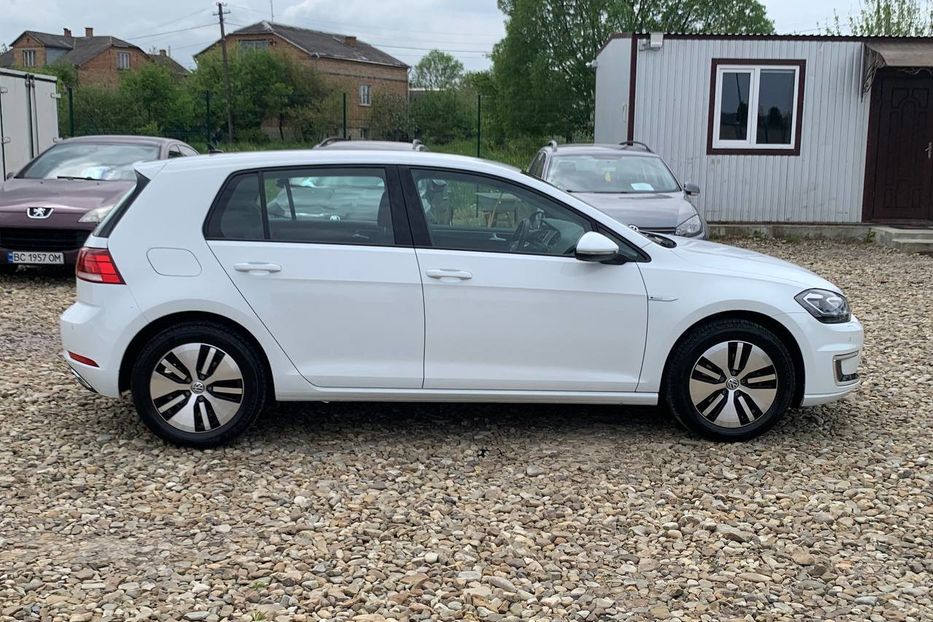 Продам Volkswagen e-Golf 35.8 kWh 100 кВт 136 к.с. 2017 года в Львове