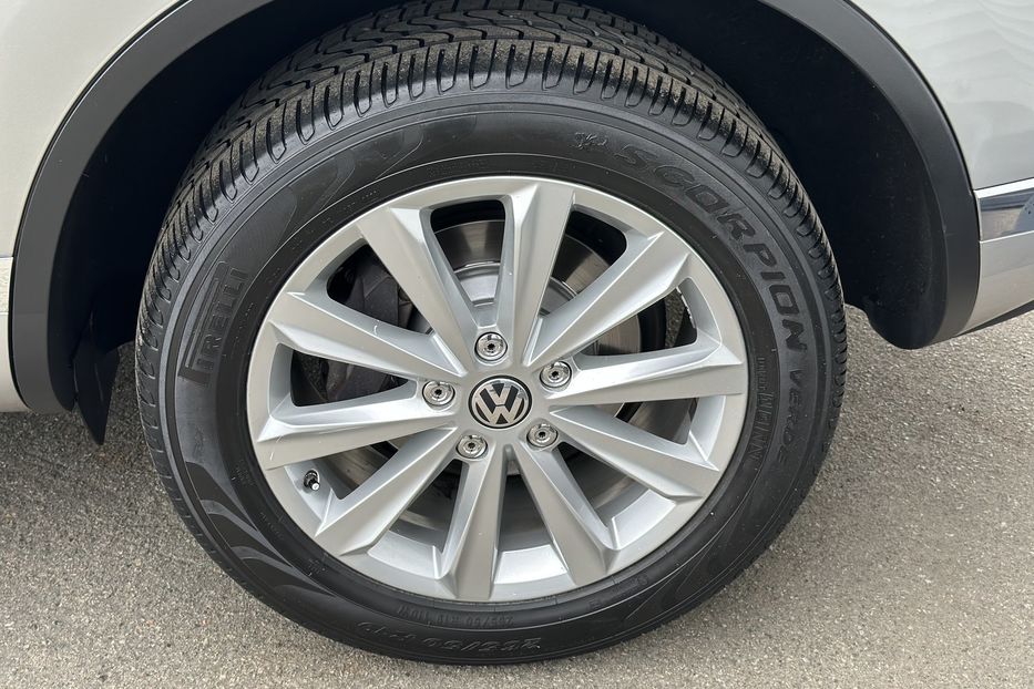 Продам Volkswagen Touareg Premium 2015 года в Киеве