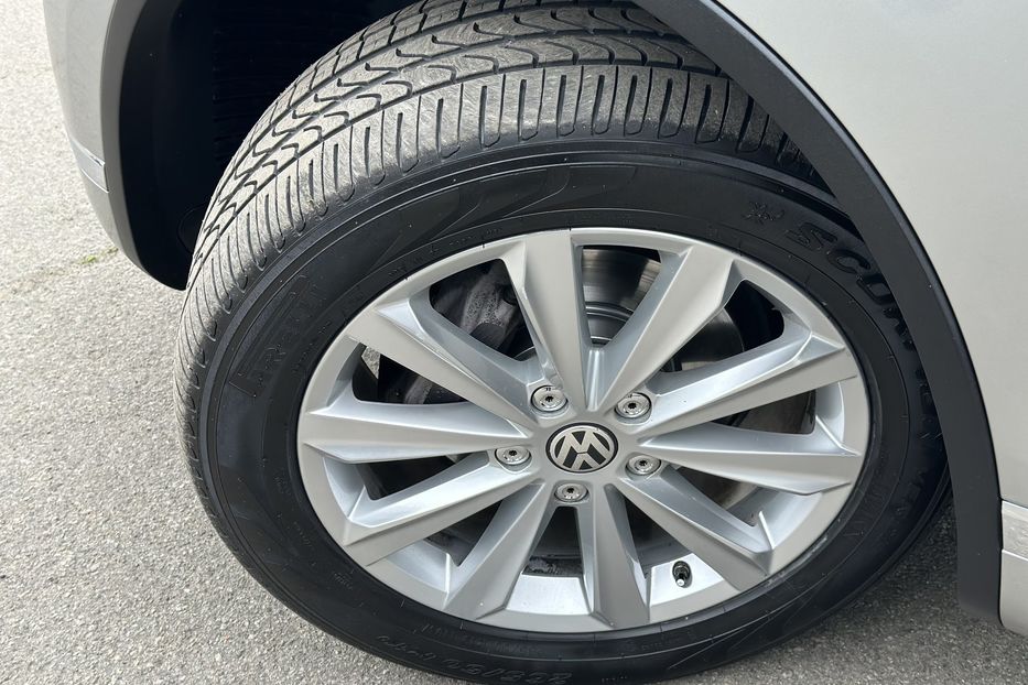 Продам Volkswagen Touareg Premium 2015 года в Киеве