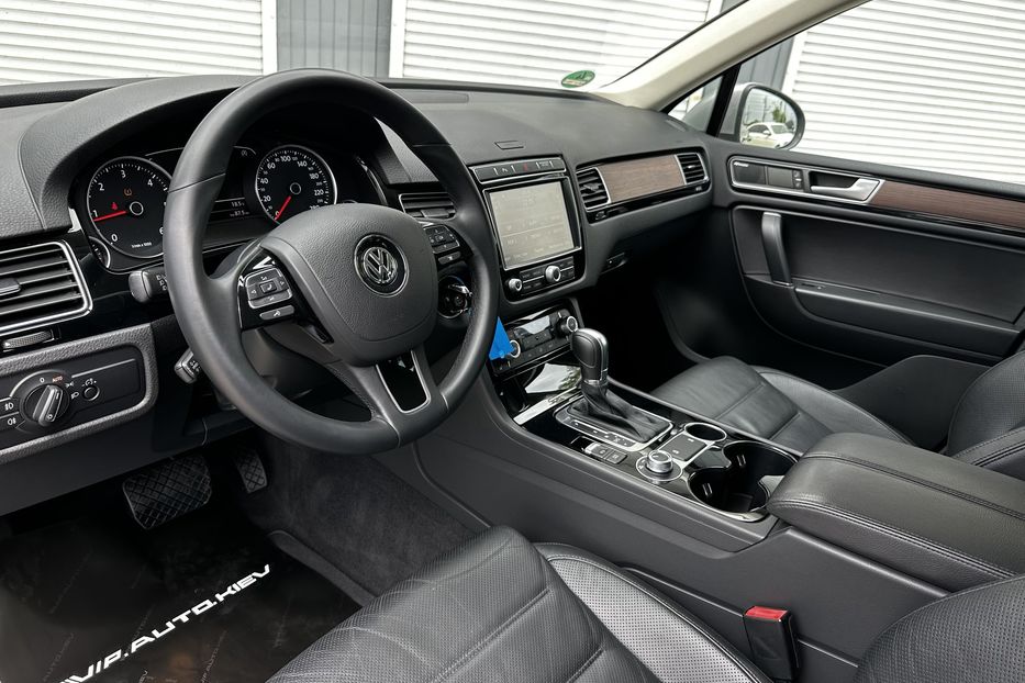 Продам Volkswagen Touareg Premium 2015 года в Киеве