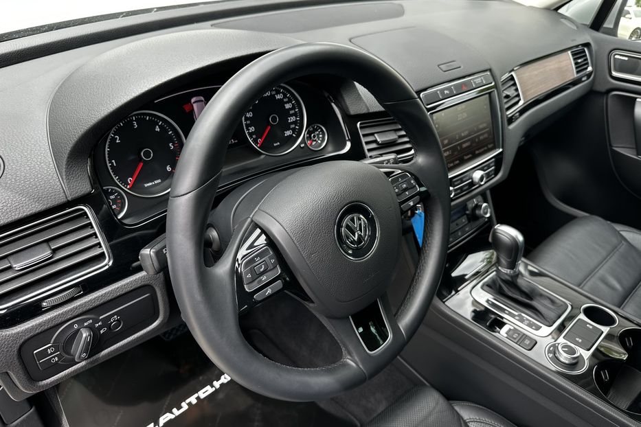 Продам Volkswagen Touareg Premium 2015 года в Киеве