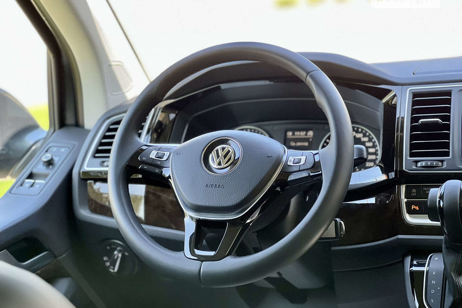 Продам Volkswagen Caravella Дизель, 2 л.Автомат 2017 года в Одессе