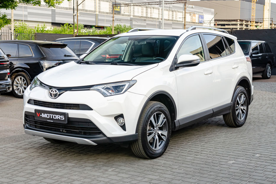 Продам Toyota Rav 4 2.2 TDI 2015 года в Киеве