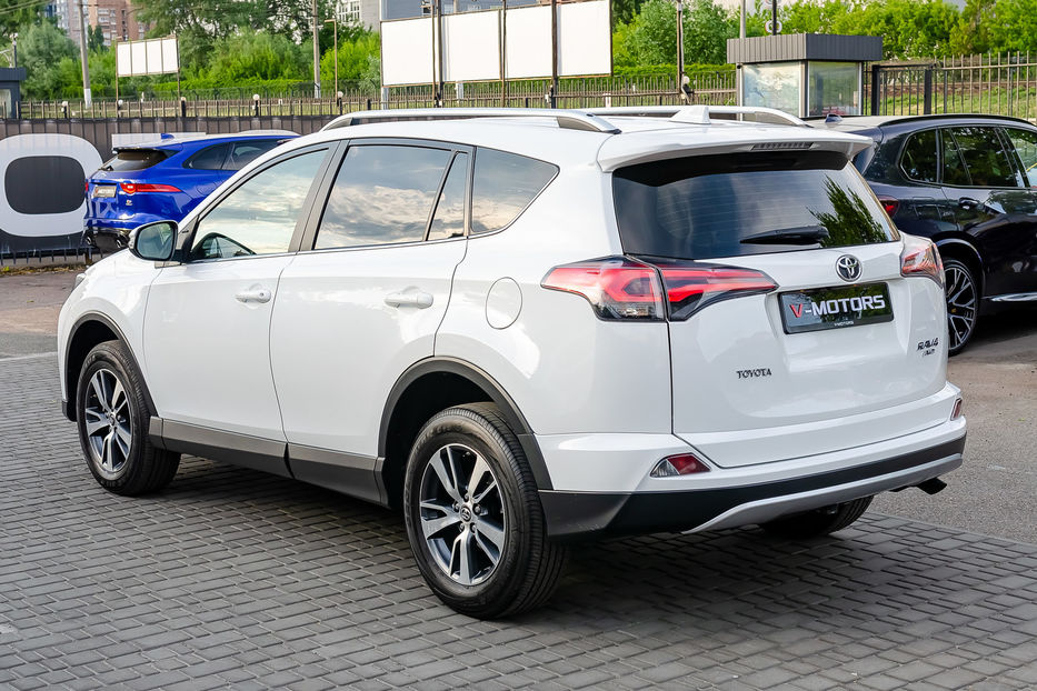 Продам Toyota Rav 4 2.2 TDI 2015 года в Киеве