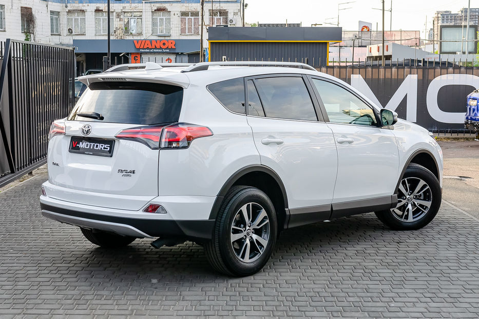 Продам Toyota Rav 4 2.2 TDI 2015 года в Киеве