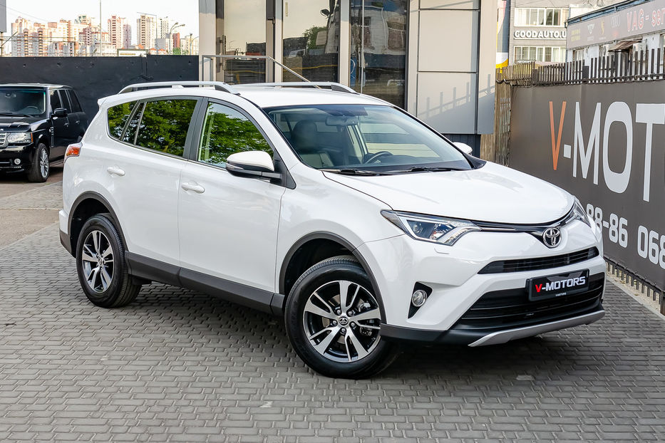 Продам Toyota Rav 4 2.2 TDI 2015 года в Киеве