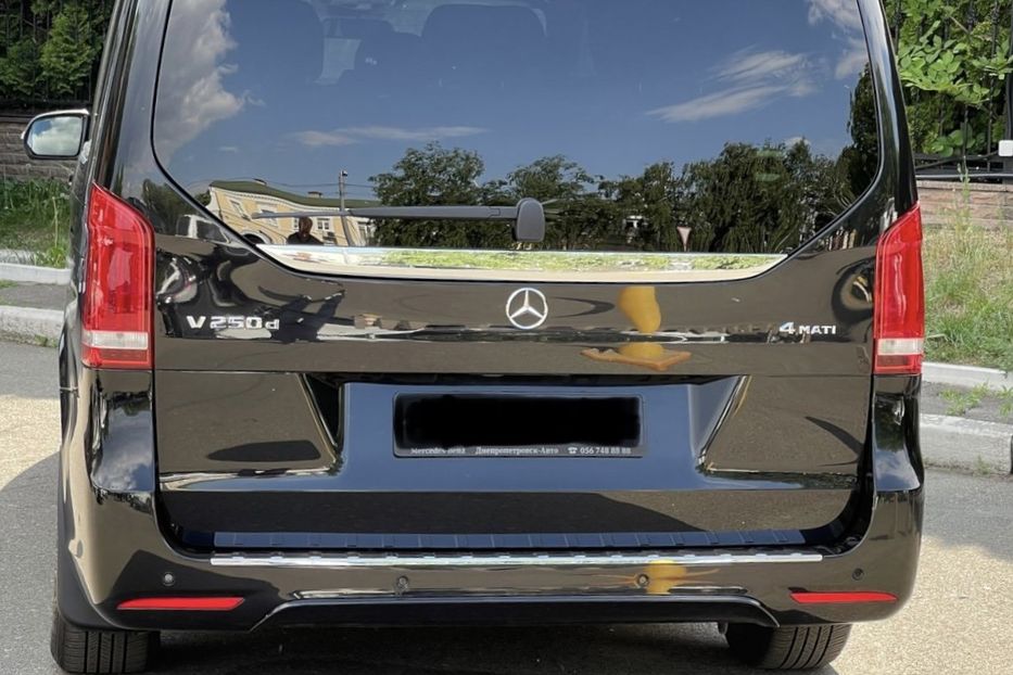 Продам Mercedes-Benz V-Class 250 AMG Extra Long 4Matic 2016 года в Киеве