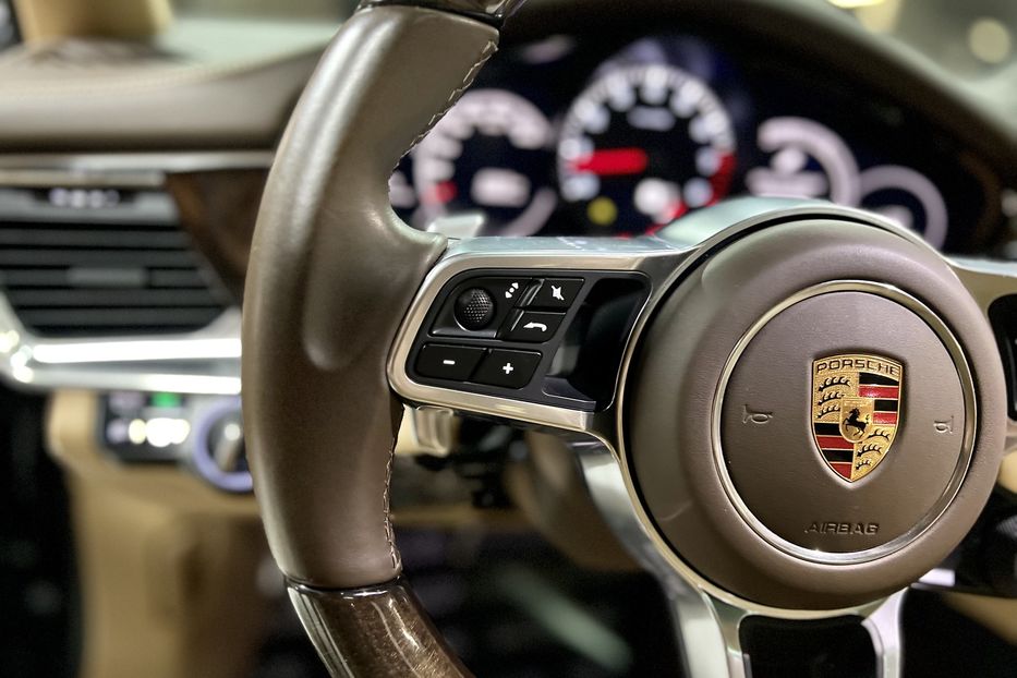 Продам Porsche Panamera 2017 года в Киеве