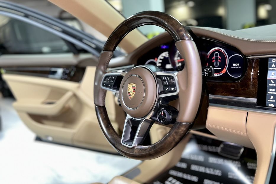 Продам Porsche Panamera 2017 года в Киеве