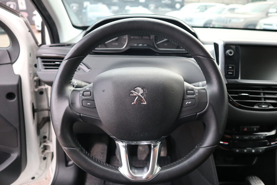 Продам Peugeot 208 2017 года в Одессе