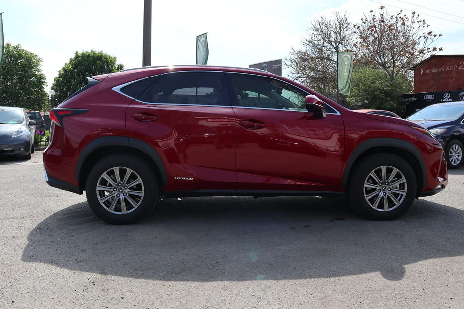 Продам Lexus NX 300 Hybrid 2018 года в Одессе