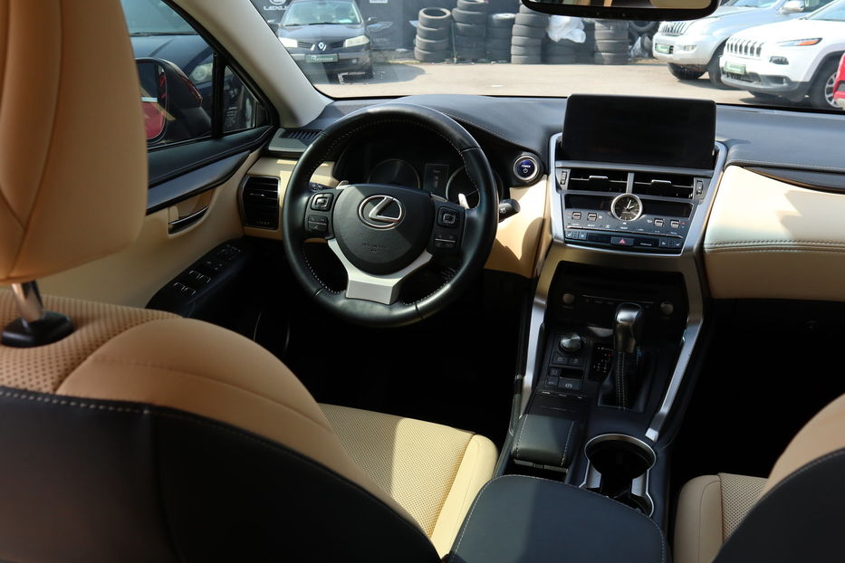 Продам Lexus NX 300 Hybrid 2018 года в Одессе