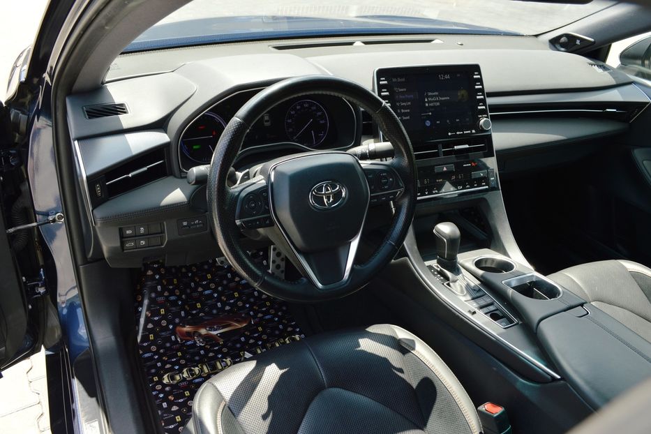 Продам Toyota Avalon Hybrid  2018 года в Одессе
