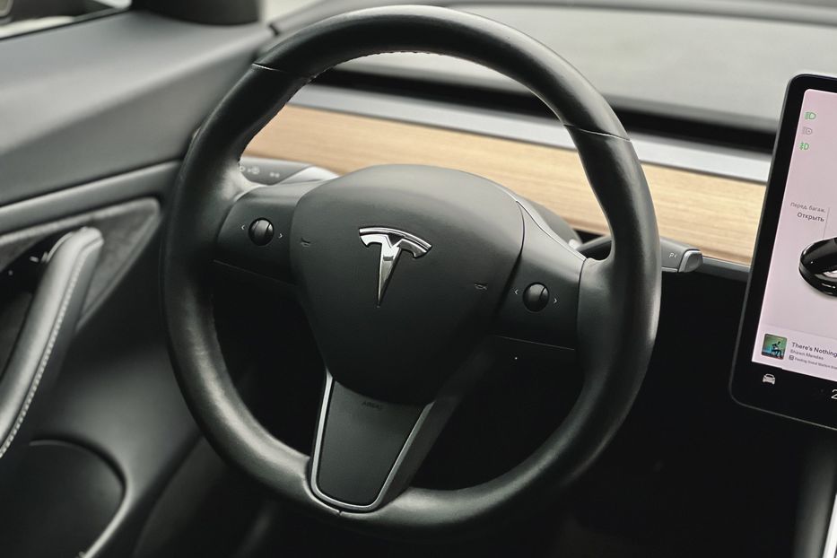 Продам Tesla Model 3 Long Range 2017 года в Луцке