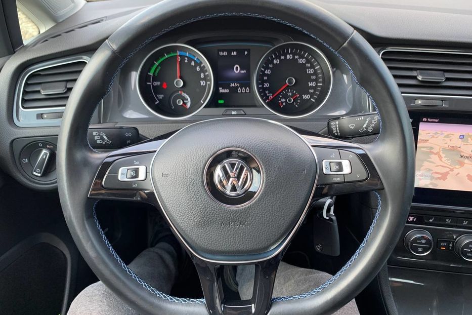 Продам Volkswagen e-Golf 35.8 kWh (136 к.с.) 2020 года в Львове