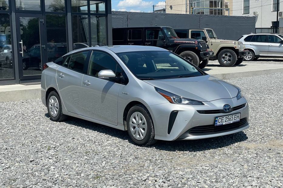 Продам Toyota Prius Hybrid 2020 года в Черновцах
