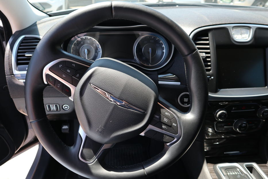 Продам Chrysler 300 C 2016 года в Одессе