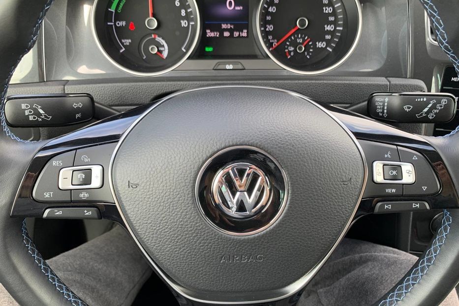 Продам Volkswagen e-Golf 35.8 kWh (136 к.с.) 2019 года в Львове