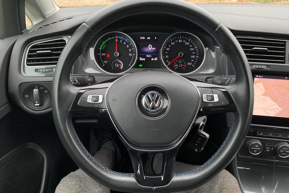 Продам Volkswagen e-Golf 35.8 kWh (136 к.с.) 2019 года в Львове