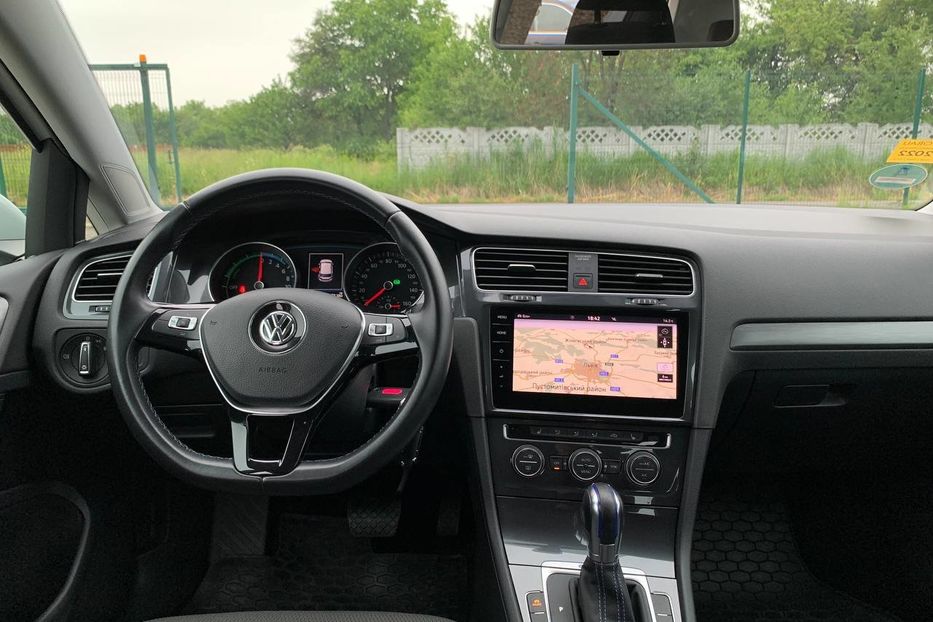 Продам Volkswagen e-Golf 35.8 kWh (136 к.с.) 2019 года в Львове