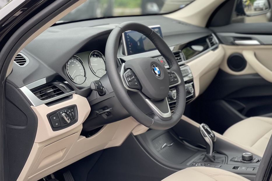 Продам BMW X1 SDrive 18i 2022 года в Киеве
