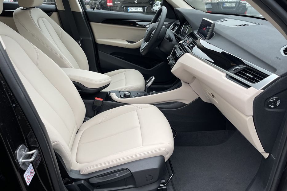 Продам BMW X1 SDrive 18i 2022 года в Киеве