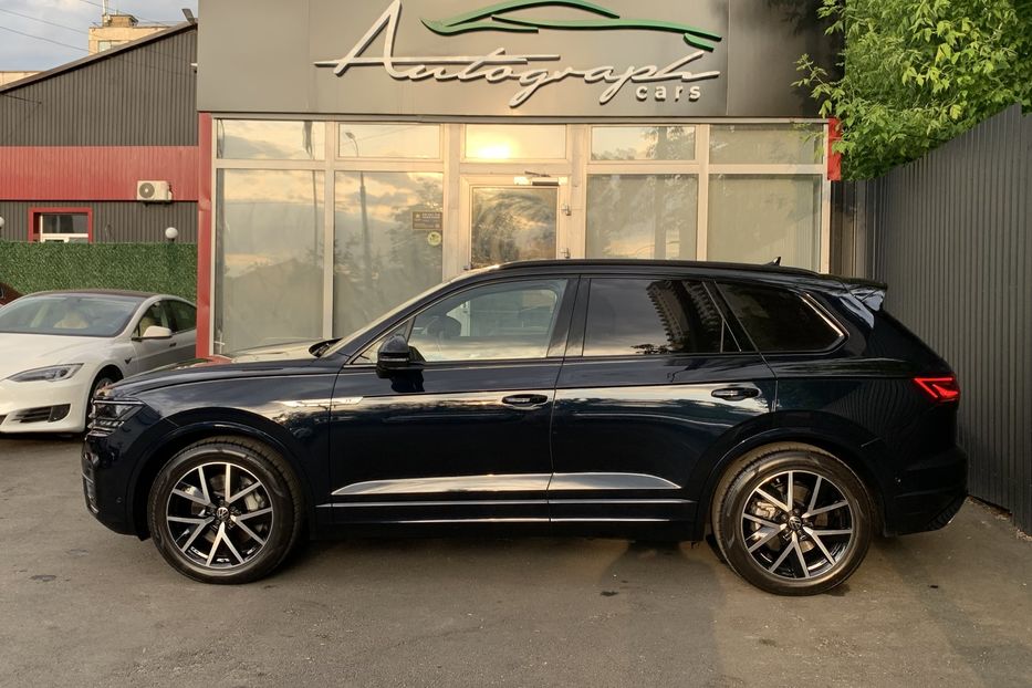 Продам Volkswagen Touareg R-Line 4-motion 2021 года в Киеве