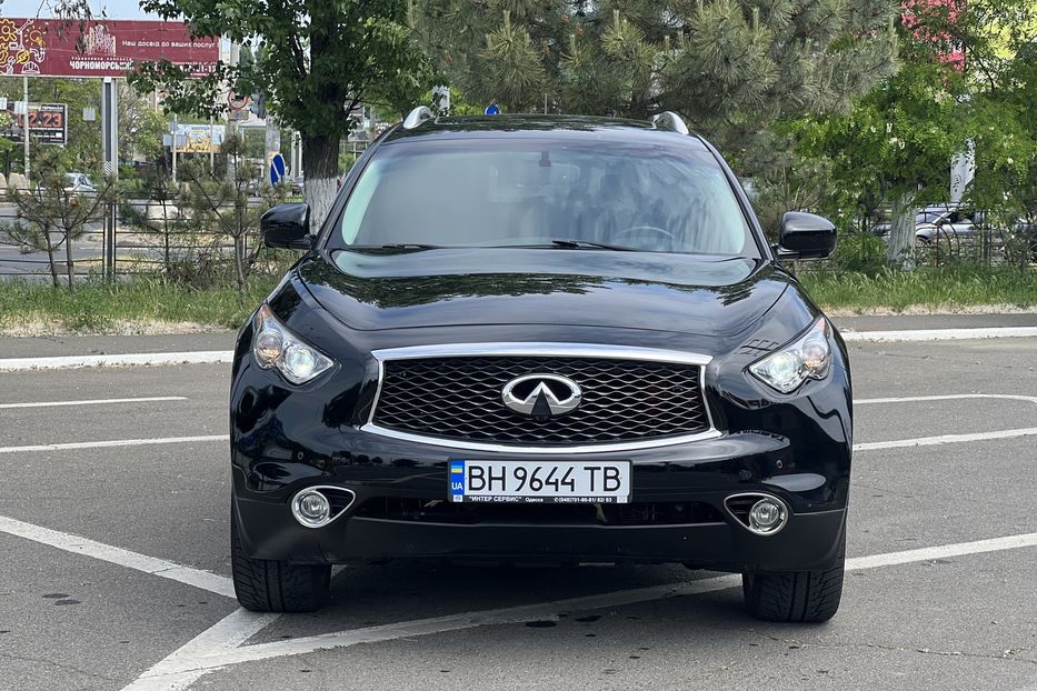 Продам Infiniti QX70 35 2013 года в Одессе