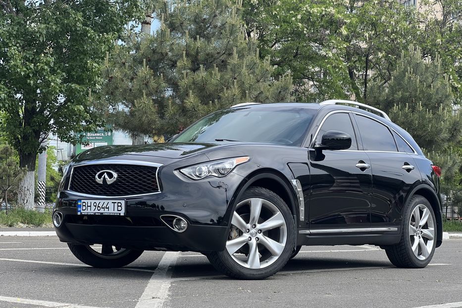 Продам Infiniti QX70 35 2013 года в Одессе