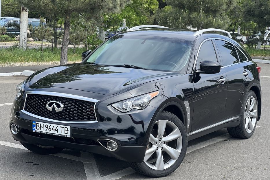 Продам Infiniti QX70 35 2013 года в Одессе