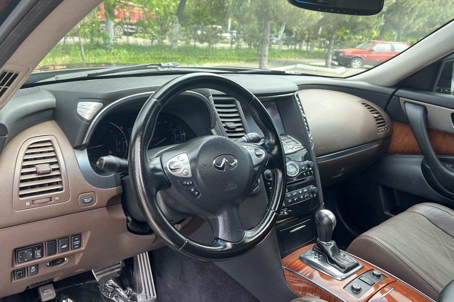 Продам Infiniti QX70 35 2013 года в Одессе