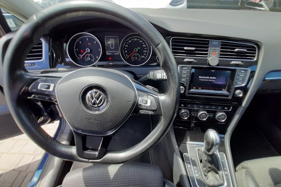 Продам Volkswagen Golf VII 2013 года в Черновцах