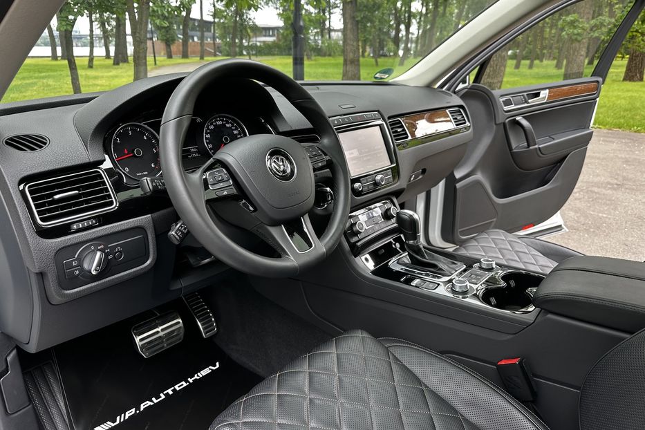 Продам Volkswagen Touareg EXECUTIVE  2018 года в Киеве