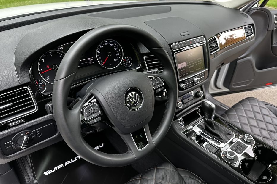 Продам Volkswagen Touareg EXECUTIVE  2018 года в Киеве