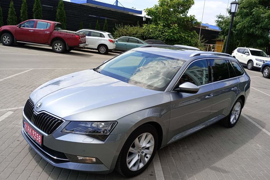 Продам Skoda Superb 110кВт 2017 года в Киеве