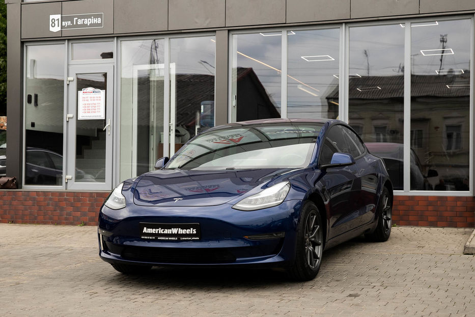 Продам Tesla Model 3 Long Range RearWheelDrive 2018 года в Черновцах