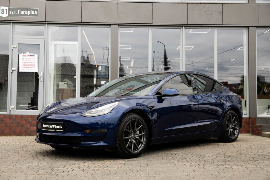 Продам Tesla Model 3 Long Range RearWheelDrive 2018 года в Черновцах