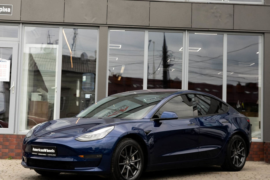 Продам Tesla Model 3 Long Range RearWheelDrive 2018 года в Черновцах