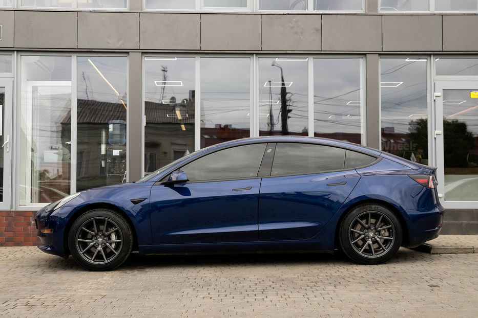 Продам Tesla Model 3 Long Range RearWheelDrive 2018 года в Черновцах