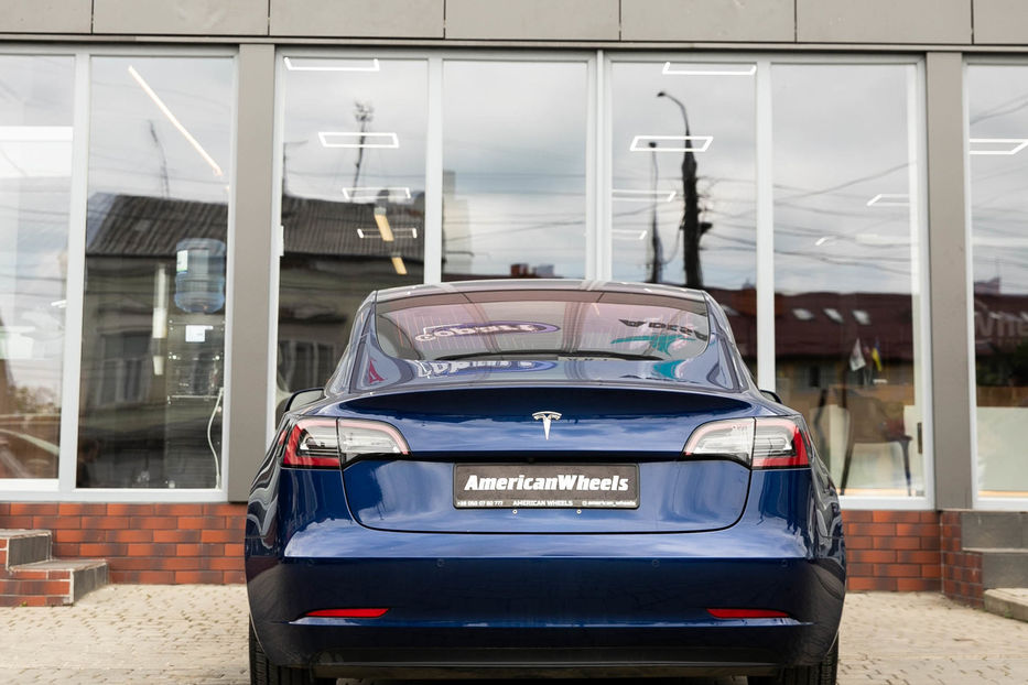 Продам Tesla Model 3 Long Range RearWheelDrive 2018 года в Черновцах