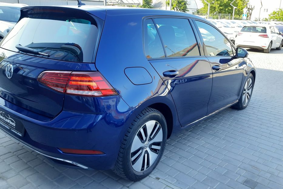 Продам Volkswagen e-Golf 2 покоління 2017 года в Черновцах